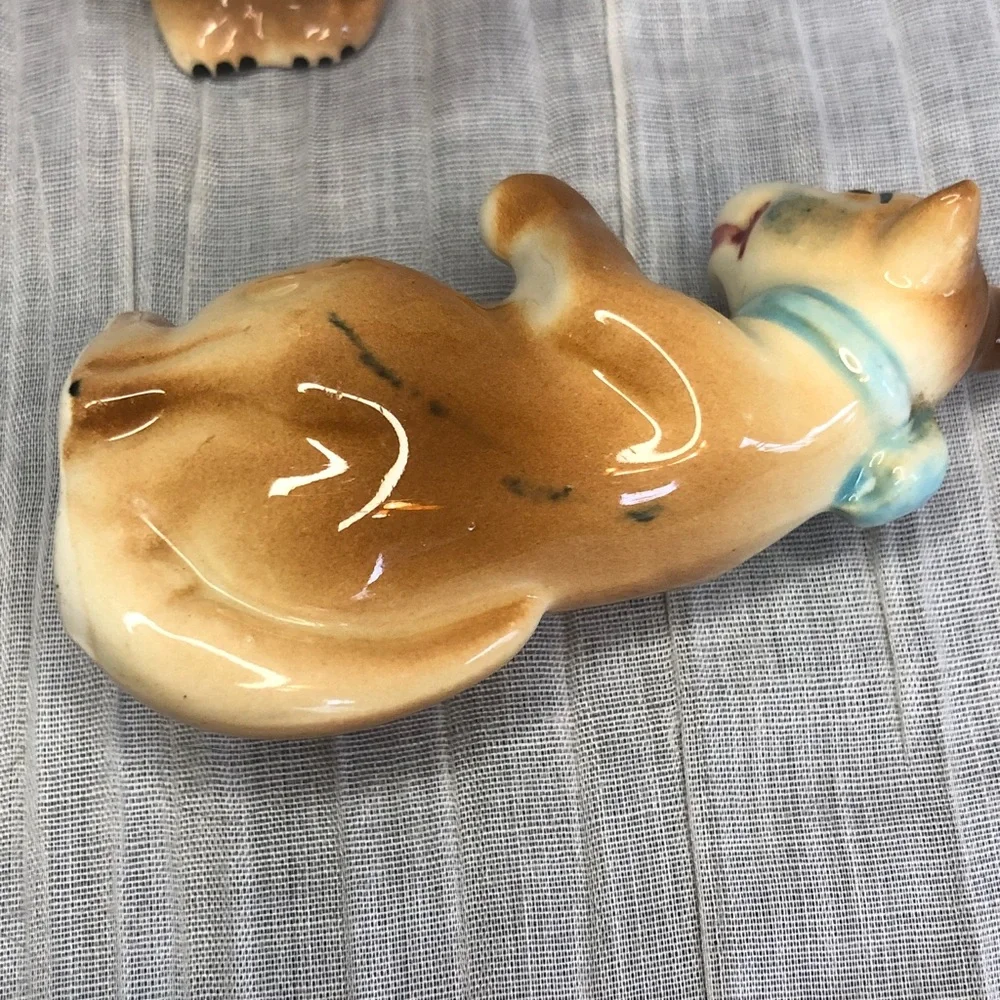 Vintage whimsical cute ceramic KANGAROO SALT & PEPPER shaker set